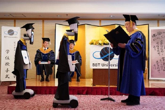 140-225712-japan-holds-virtual-graduations-students-3