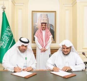 أمير المدينة المنورة يشهد توقيع اتفاقية بين مبادرة “خير المدينة” والبريد السعودي