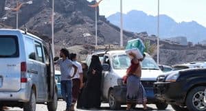 مركز الملك سلمان للإغاثة يواصل توزيع السلال الغذائية الرمضانية في مديرية كريتر بمحافظة عدن