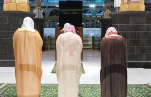 شؤون الحرمين تواصل تطبيق الإجراءات الاحترازية بين أئمة المسجد الحرام والمصلين