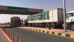 عبور 22 شاحنة مساعدات من مركز الملك سلمان للإغاثة منفذ الوديعة متوجهة لعدة محافظات في اليمن