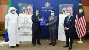 “الشؤون الإسلامية” تُكمل برنامج خادم الحرمين الشريفين للتفطير في 18 دولة