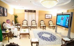 أمير الحدود الشمالية يعايد أيتام المنطقة