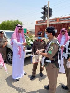 محافظ المزاحمية يعايد رجال الأمن في الميدان ومنسوبي الصحة