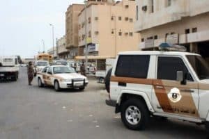 مكة: الإطاحة بشخص يروج لبيع تصاريح تنقل بين المناطق خلال فترة منع التجول