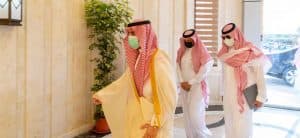 أمير الجوف يطلع على تطبيق الاجراءات والتدابير الاحترازية لمكاتب موظفي الإمارة