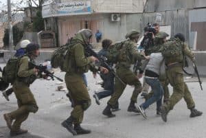 قوات الاحتلال الإسرائيلي تعتقل 19 فلسطينياً من عدة محافظات بالضفة الغربية