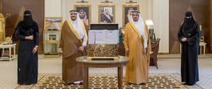 أمير القصيم يطلع على مبادرة مجلس فتيات المنطقة “رفق”