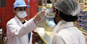 إغلاق وتغريم 131 منشأة أهملت الاشتراطات الصحية والتباعد الاجتماعي بالمدينة المنورة