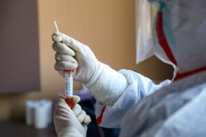 الإمارات تسجل 393 إصابة جديدة بكورونا وحالتي وفاة