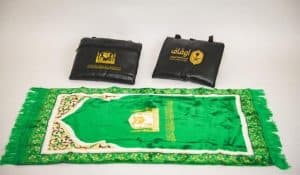 سجادة صلاة لكل حاج ضمن حملة “خدمة الحاج والزائر وسام شرف لنا”