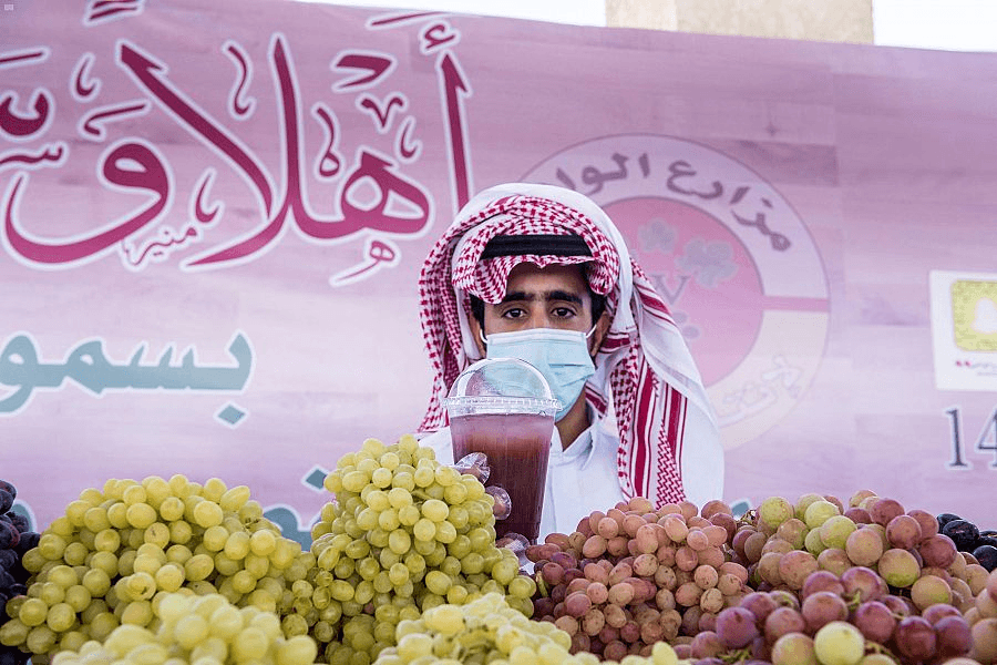 EfaOnkcWkAM4y6Y مهرجان عنب الصلبية – القصيم
