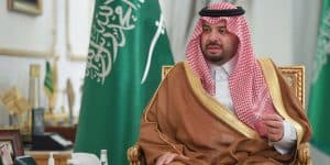 أمير الحدود الشمالية يؤكد أهمية تطبيق مبادرات وزارة التعليم بالمنطقة