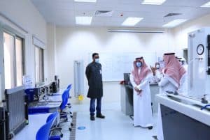رئيس الجامعة الإسلامية بالمدينة يتفقد سير الدراسة في اليوم الأول