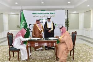 أمير نجران يشهد توقيع مذكرة تفاهم بين مركز الحوار الوطني ومجلس الشباب