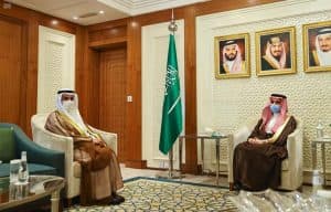 وزير الخارجية يبحث مع الأمين العام لمجلس التعاون تعزيز مسيرة العمل الخليجي