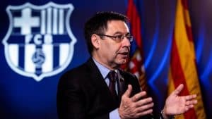 رئيس برشلونة يتمسك بمنصبه رغم عاصفة الانتقادات