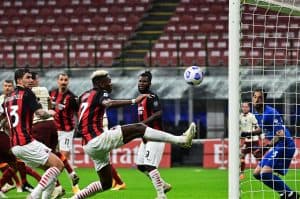 روما يفرمل ميلان بتعادل مثير 3-3