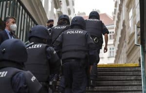 تنفيذ 18 عملية دهم و14 اعتقالاً في إطار تحقيقات هجوم فيينا