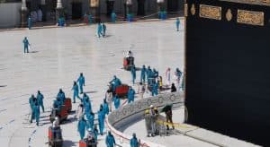 تعقيم المسجد الحرام بـ 4500 لتر من المطهرات يومياً