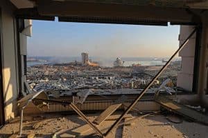 المحقّق العدلي بانفجار بيروت يدعو لتحقيق برلماني مع وزراء حاليين وسابقين