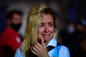 الأرجنتينيون يودعون مارادونا