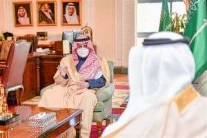 أمير تبوك يطلع على الجهود الصحية بالمنطقة
