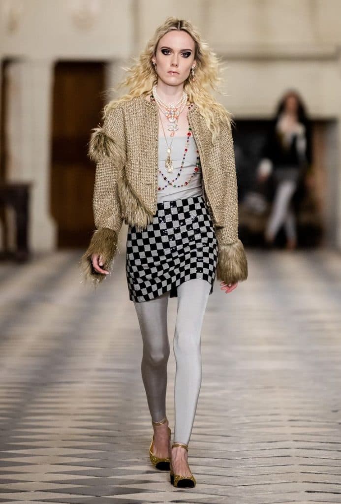 chanel-metiers-20-21-02-look-002-1607025730