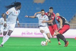 الهلال يسعى لاستعادة توازنه والنصر لتضميد الجراح