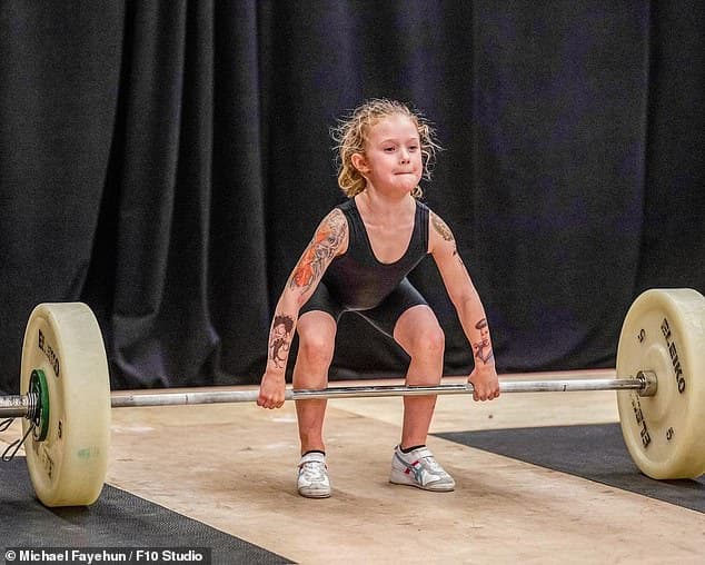 36632628-9034301-The_schoolgirl_who_can_squat_61kg_and_deadlift_80kg_using_an_Oly-a-22_1607683796979