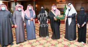 أمير تبوك يتسلم العضوية الفخرية لجمعية “قادر”