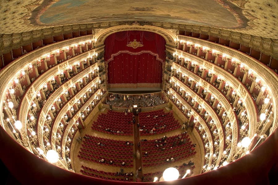 Teatro-di-San-Carlo-the-oldest-opera-house-in-the-world-1