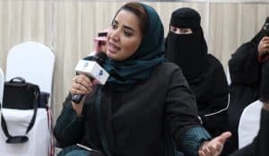 خبراء ومسؤولون: اللغة العربية في تحديات مع (العربز) وشُح المراجع وتأسيس الأطفال