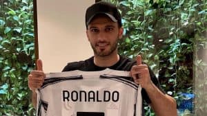 كريستيانو رونالدو يهدي قميصه لعمر السومة