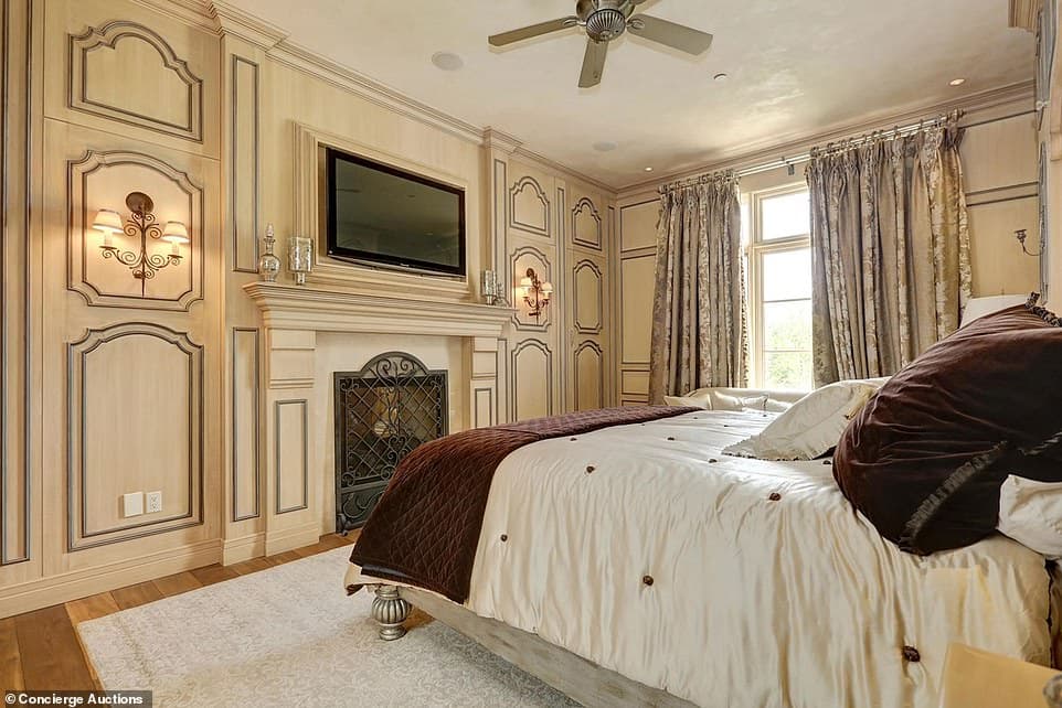 37455620-9102353-One_of_the_home_s_seven_lavish_bedrooms_is_pictured_Given_that_t-a-78_1609527815460
