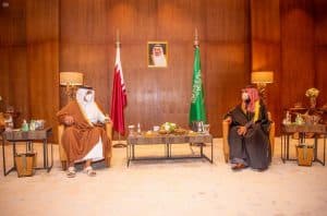 ولي العهد وأمير قطر يستعرضان العلاقات الثنائية وسبل تعزيز العمل الخليجي المشترك