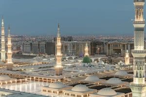 قباب المسجد النبوي شاهدة على جمال العمارة الإسلامية