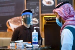رصد 372 مخالفة للإجراءات الاحترازية في الأسواق التجارية بالمملكة