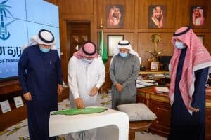 أمير عسير يدشن 11 مشروعًا تنمويًا للنقل بالمنطقة