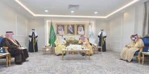 أمير نجران يوجه بإلزام القطاعات الحكومية والخاصة بالتحقق من استخدام تطبيق “توكلنا”