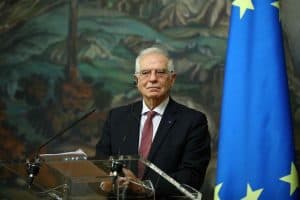 بوريل يشدد على أهمية الحوار مع روسيا