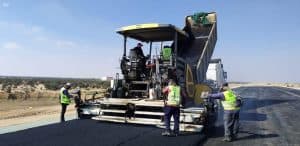 وزارة النقل تواصل أعمال طريق السيل الكبير – الرياض السريع