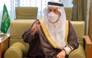 أمير الرياض يشدد على ضرورة تكثيف الجولات الرقابية على أماكن التجمعات