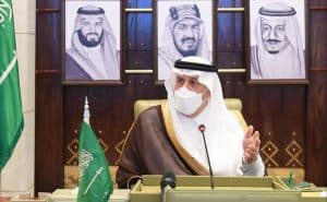 أمير الرياض يفتتح مشروع “جسر عرفات” في حي العزيزية