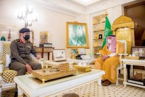 أمير القصيم يقلد مدير مكافحة المخدرات بالمنطقة رتبته الجديدة