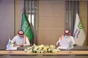 الصندوق الصناعي والبنك الأهلي التجاري يوقعان اتفاقية لتقديم منتج خدمة الاعتماد المستندي