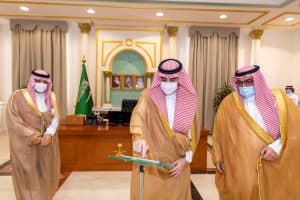 أمير الجوف يدشّن مبنى البريد السعودي في المنطقة