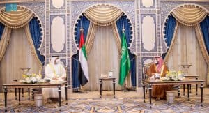 الأمير محمد بن سلمان يجتمع بولي عهد أبو ظبي ويستعرضان العلاقات الأخوية بين البلدين