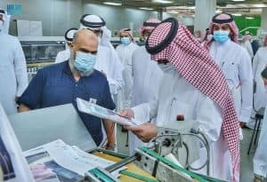 وزير الإعلام المكلف يتفقد جريدة أم القرى