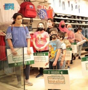 مركز الملك سلمان يواصل توزيع كسوة عيد الفطر للأطفال الأيتام في لبنان